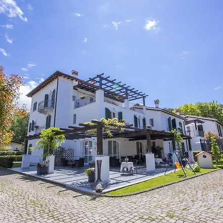 Aparthotel Casa Bianca Marina di Massa