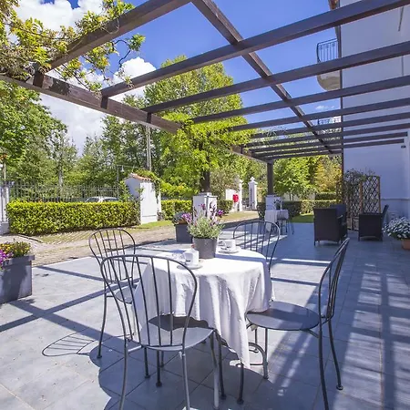 Aparthotel Casa Bianca Marina di Massa