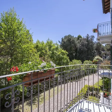 Aparthotel Casa Bianca Marina di Massa